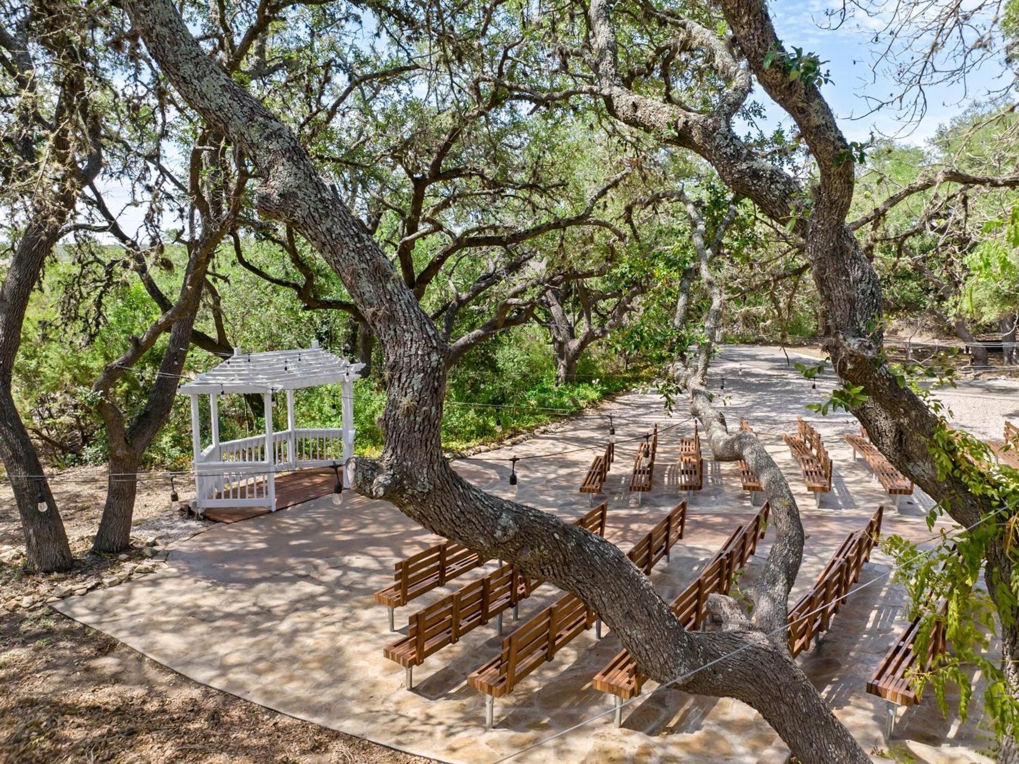 The Claire Hotel Canyon Lake Exterior photo